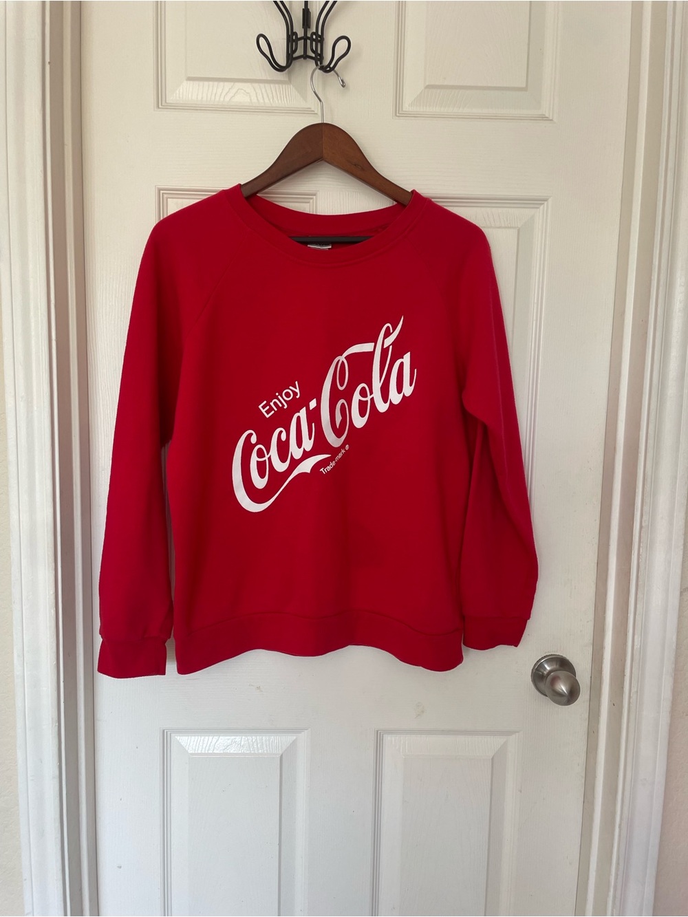 Classic Coca-Cola red crewneck sweatshirt in a size Large ❤️